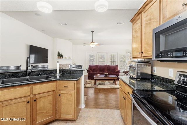 9512 Live Oak Avenue, Ocean Springs, MS 39564