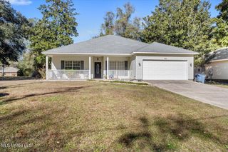 9512 Live Oak Avenue, Ocean Springs, MS 39564