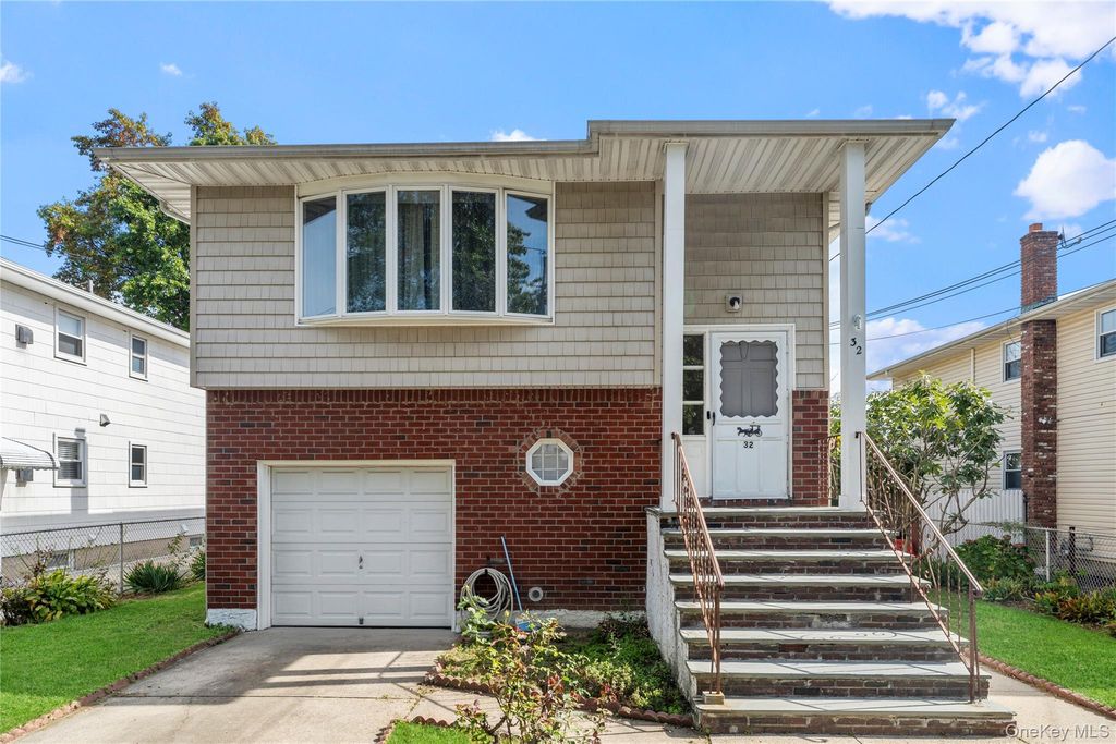 32 Madison Avenue, Franklin Square, NY 11010