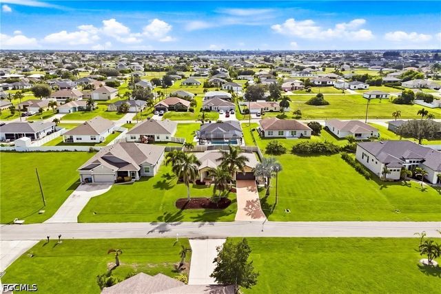 211 NW 26th AVE, Cape Coral, FL 33993