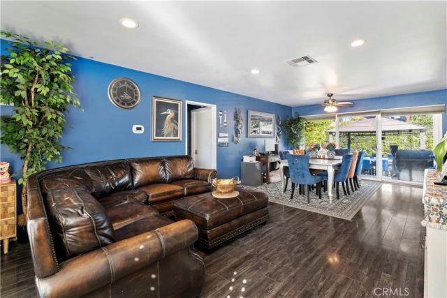 8540 Chimineas, Northridge, CA 91325