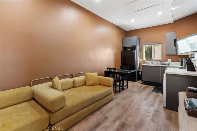 8540 Chimineas, Northridge, CA 91325