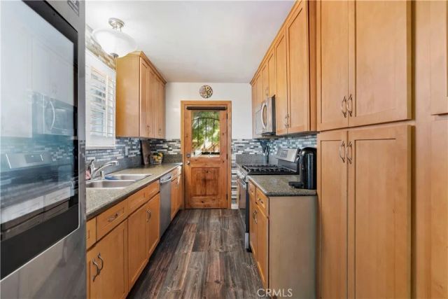 8540 Chimineas, Northridge, CA 91325