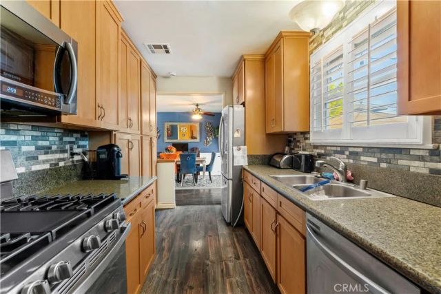 8540 Chimineas, Northridge, CA 91325