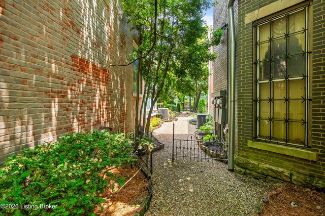 1337 S 1st St APT 1, Louisville, KY 40208