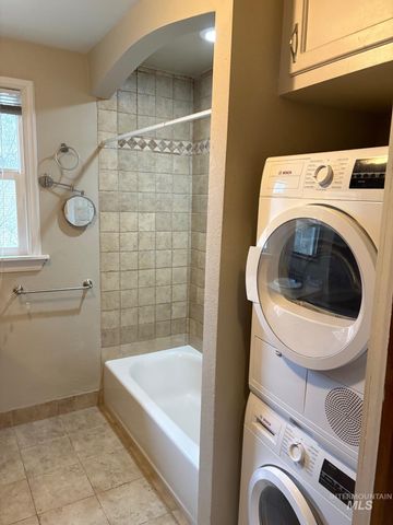 1608 N Howry St., Boise, ID 83706