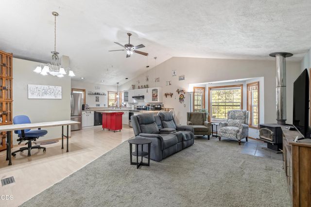 53621 Woodchuck Drive, La Pine, OR 97739