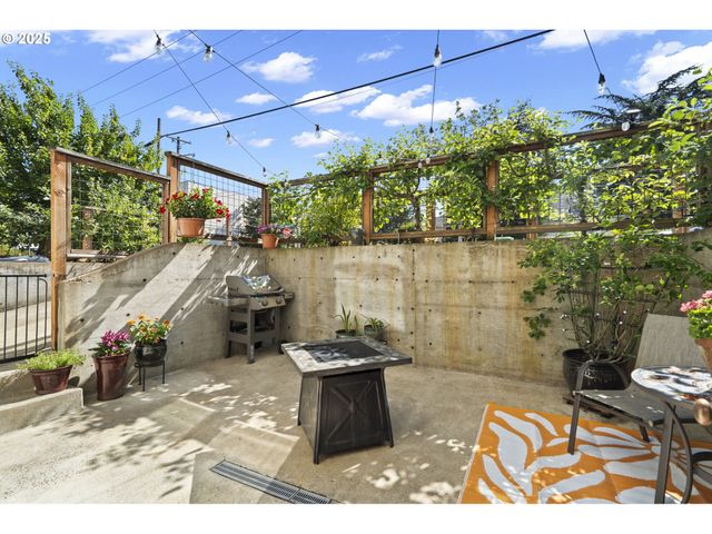 6928 Se RAYMOND Ct 1, Portland, OR 97206