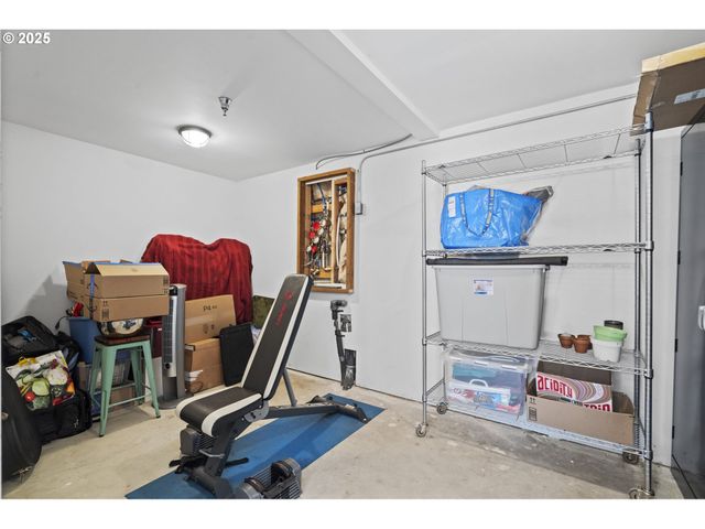 6928 Se RAYMOND Ct 1, Portland, OR 97206