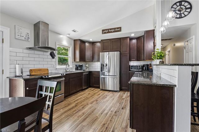 118 Lambert LN, Newport News, VA 23602