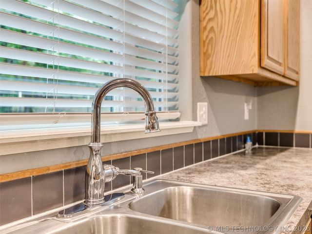 94 W Highland Drive, Sand Springs, OK 74063