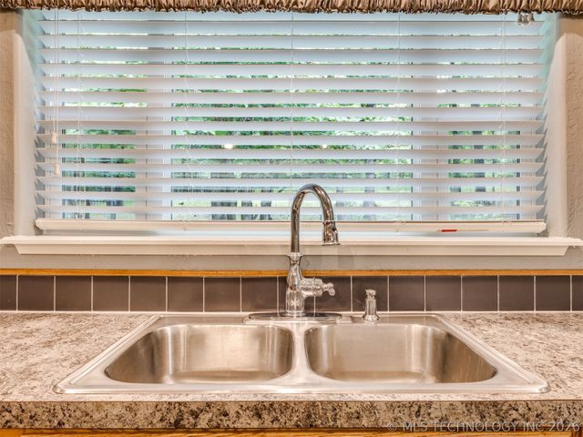 94 W Highland Drive, Sand Springs, OK 74063