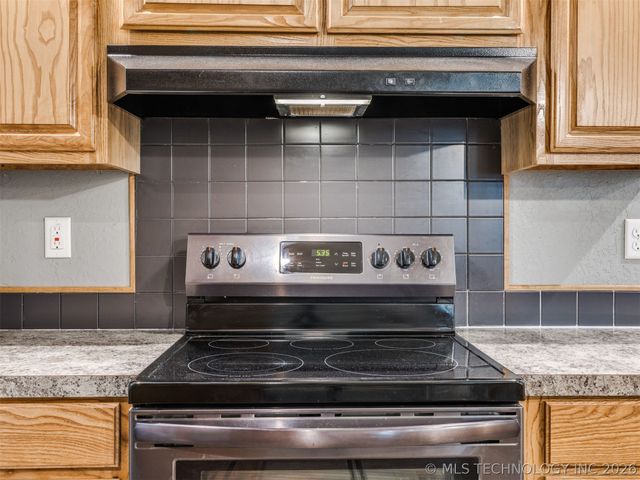 94 W Highland Drive, Sand Springs, OK 74063