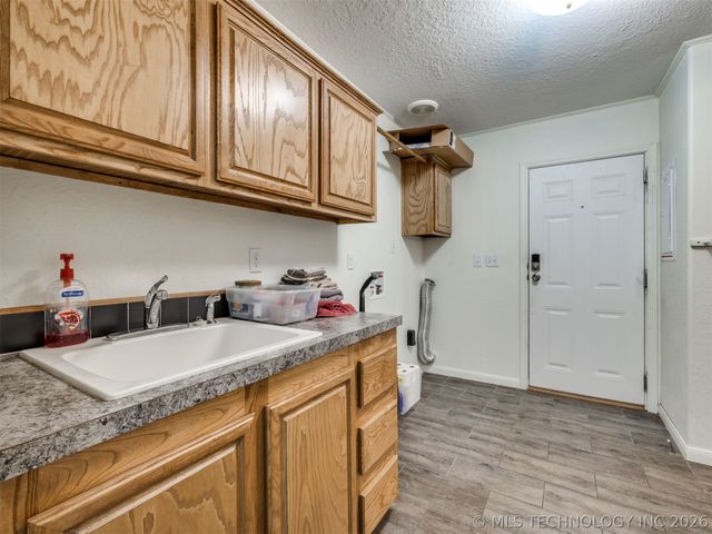 94 W Highland Drive, Sand Springs, OK 74063