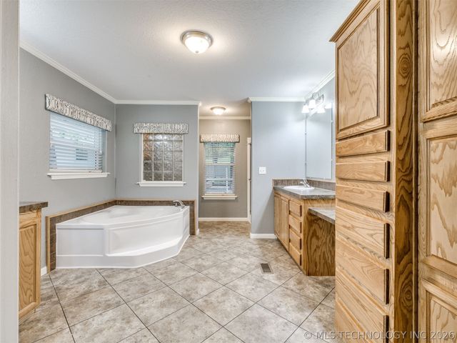 94 W Highland Drive, Sand Springs, OK 74063