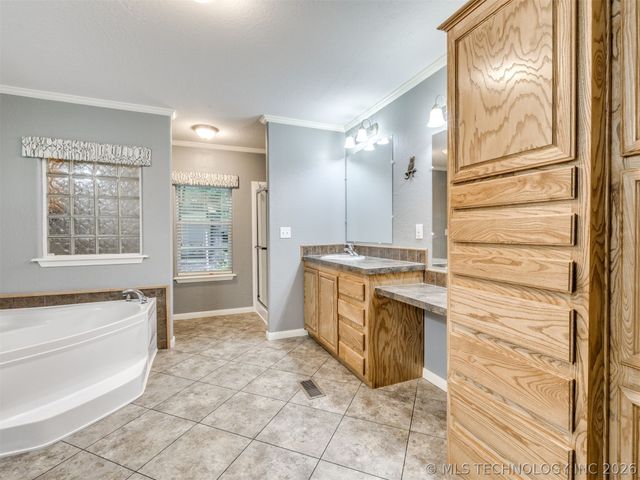 94 W Highland Drive, Sand Springs, OK 74063