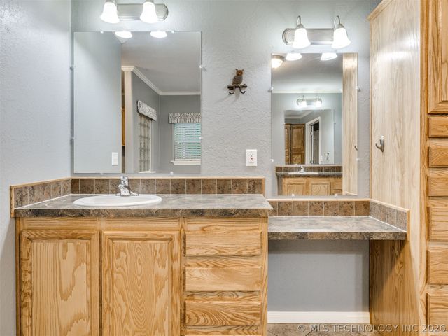94 W Highland Drive, Sand Springs, OK 74063