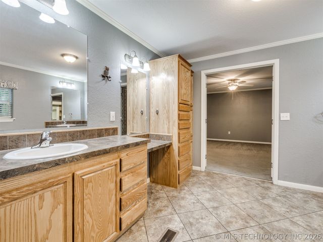 94 W Highland Drive, Sand Springs, OK 74063