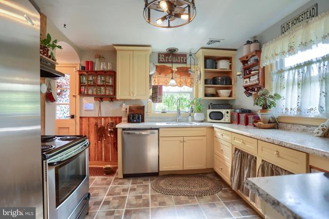 118 ELIZABETH ST, Millersville, PA 17551