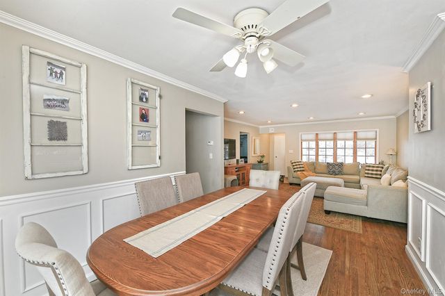 18 Vassar Lane, Hicksville, NY 11801