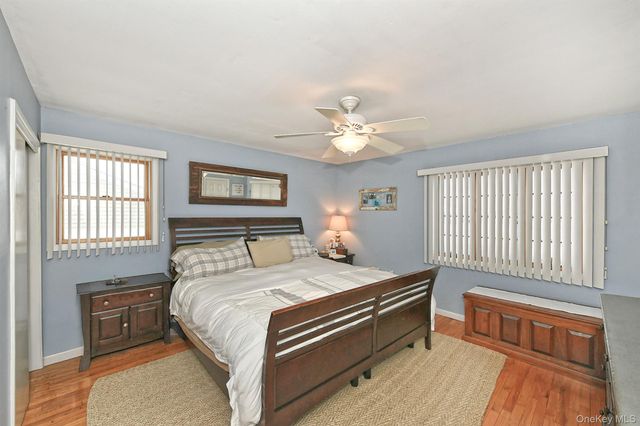 18 Vassar Lane, Hicksville, NY 11801