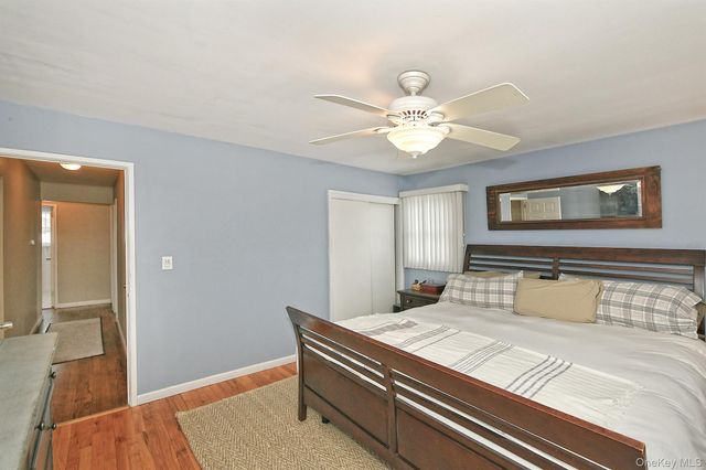 18 Vassar Lane, Hicksville, NY 11801