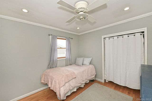 18 Vassar Lane, Hicksville, NY 11801