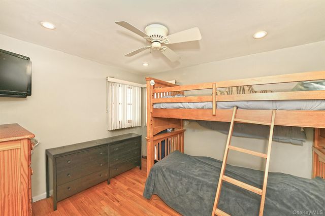 18 Vassar Lane, Hicksville, NY 11801