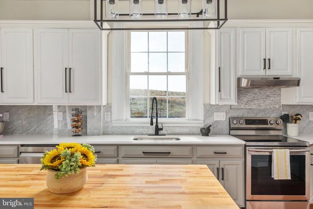 2239 SIXTH ST, Middletown, VA 22645