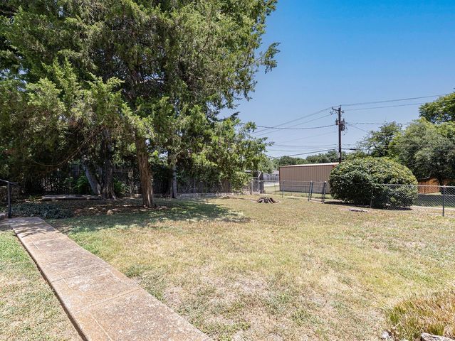 4805 Hildring Drive E, Fort Worth, TX 76109