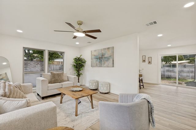 2930 Bellknoll Lane, Dallas, TX 75229