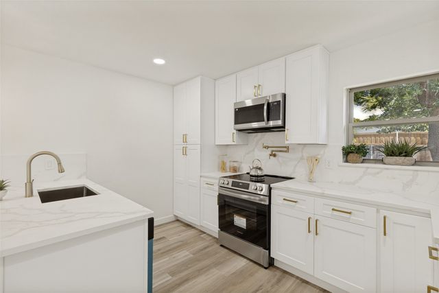 2930 Bellknoll Lane, Dallas, TX 75229