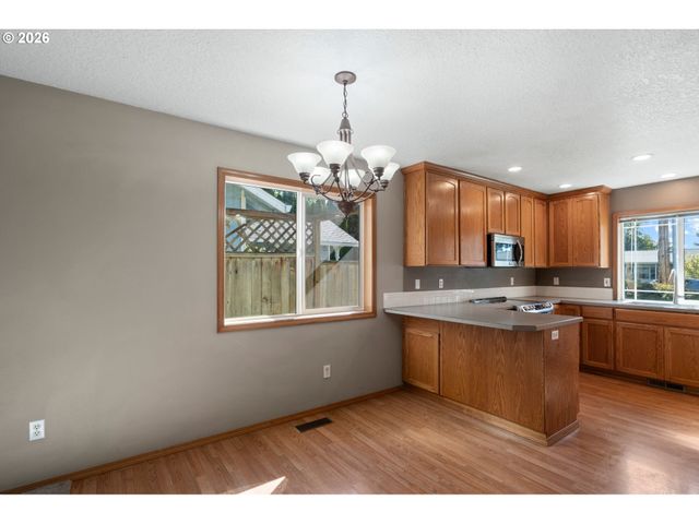 2535 12th Ave, Forest Grove, OR 97116