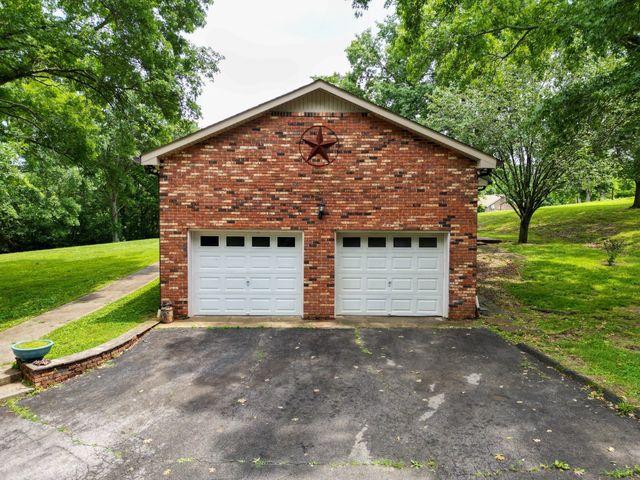 1094B Center Point Rd, Hendersonville, TN 37075