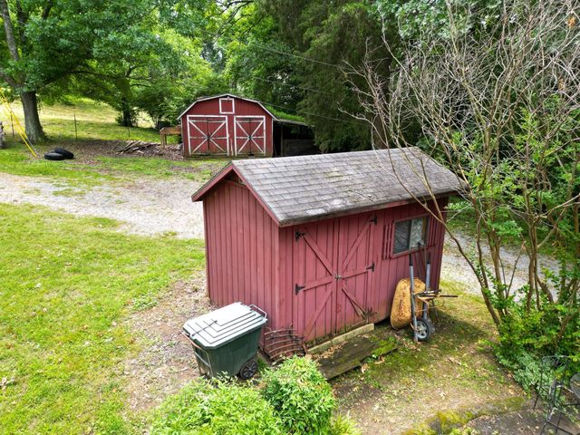 1094B Center Point Rd, Hendersonville, TN 37075