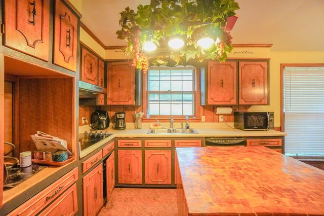 1094B Center Point Rd, Hendersonville, TN 37075