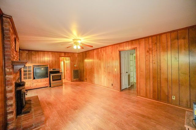 1094B Center Point Rd, Hendersonville, TN 37075