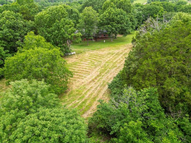 1094B Center Point Rd, Hendersonville, TN 37075