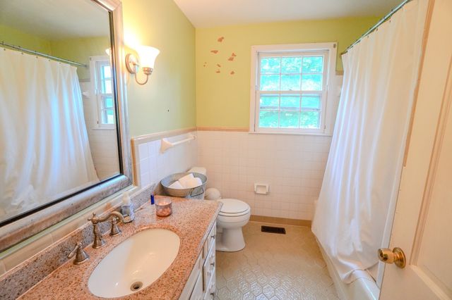 1094B Center Point Rd, Hendersonville, TN 37075