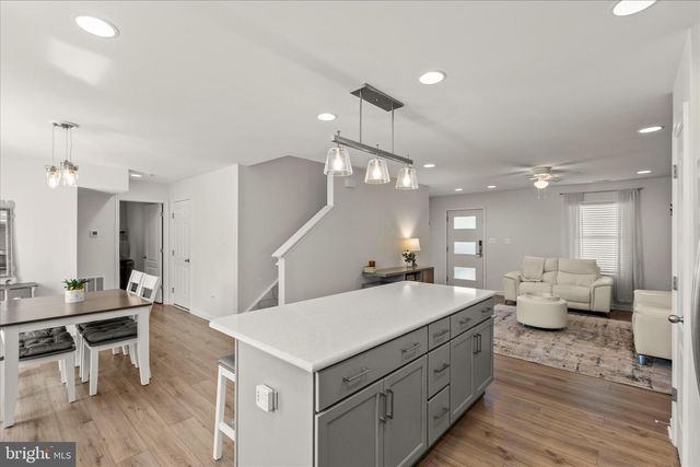 18 CHESTERFIELD RD, New Oxford, PA 17350