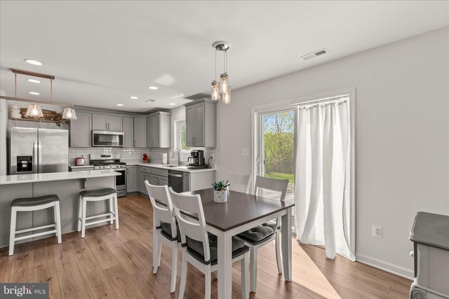 18 CHESTERFIELD RD, New Oxford, PA 17350