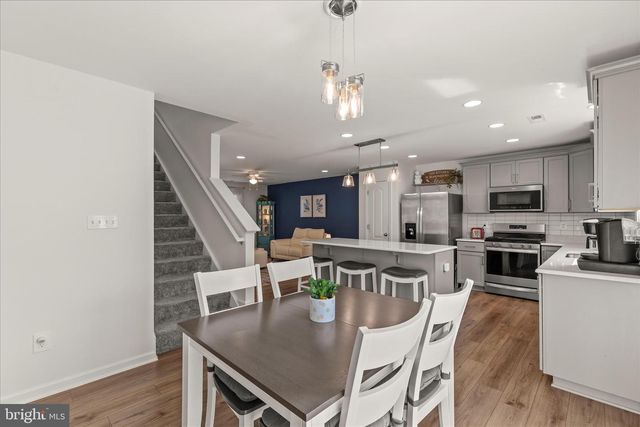 18 CHESTERFIELD RD, New Oxford, PA 17350