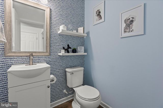 18 CHESTERFIELD RD, New Oxford, PA 17350