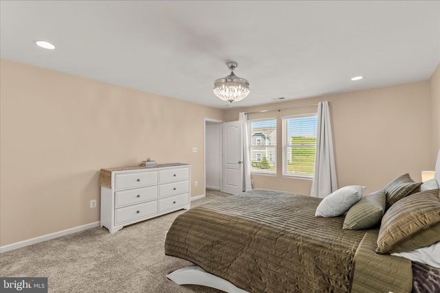 18 CHESTERFIELD RD, New Oxford, PA 17350