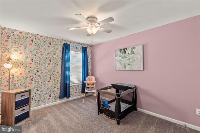 18 CHESTERFIELD RD, New Oxford, PA 17350
