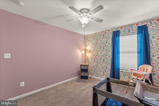 18 CHESTERFIELD RD, New Oxford, PA 17350