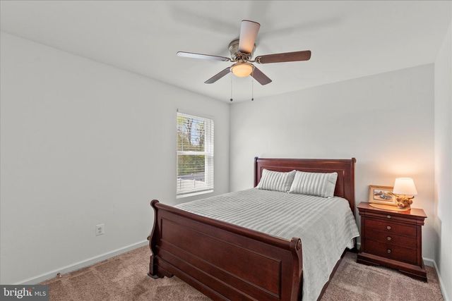 18 CHESTERFIELD RD, New Oxford, PA 17350