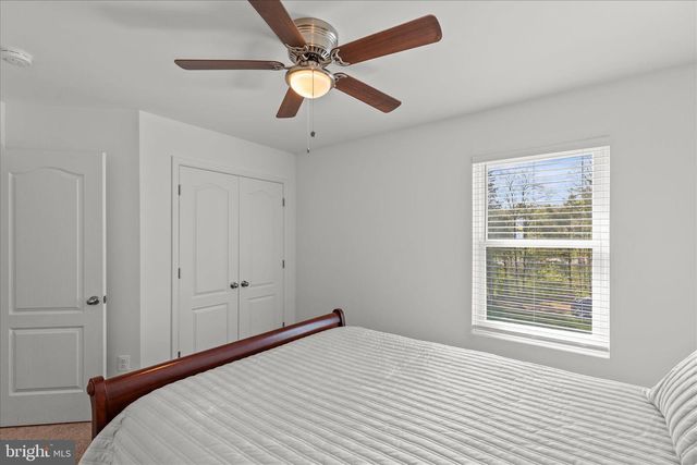 18 CHESTERFIELD RD, New Oxford, PA 17350