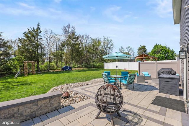 18 CHESTERFIELD RD, New Oxford, PA 17350