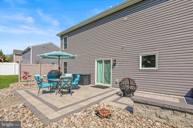 18 CHESTERFIELD RD, New Oxford, PA 17350